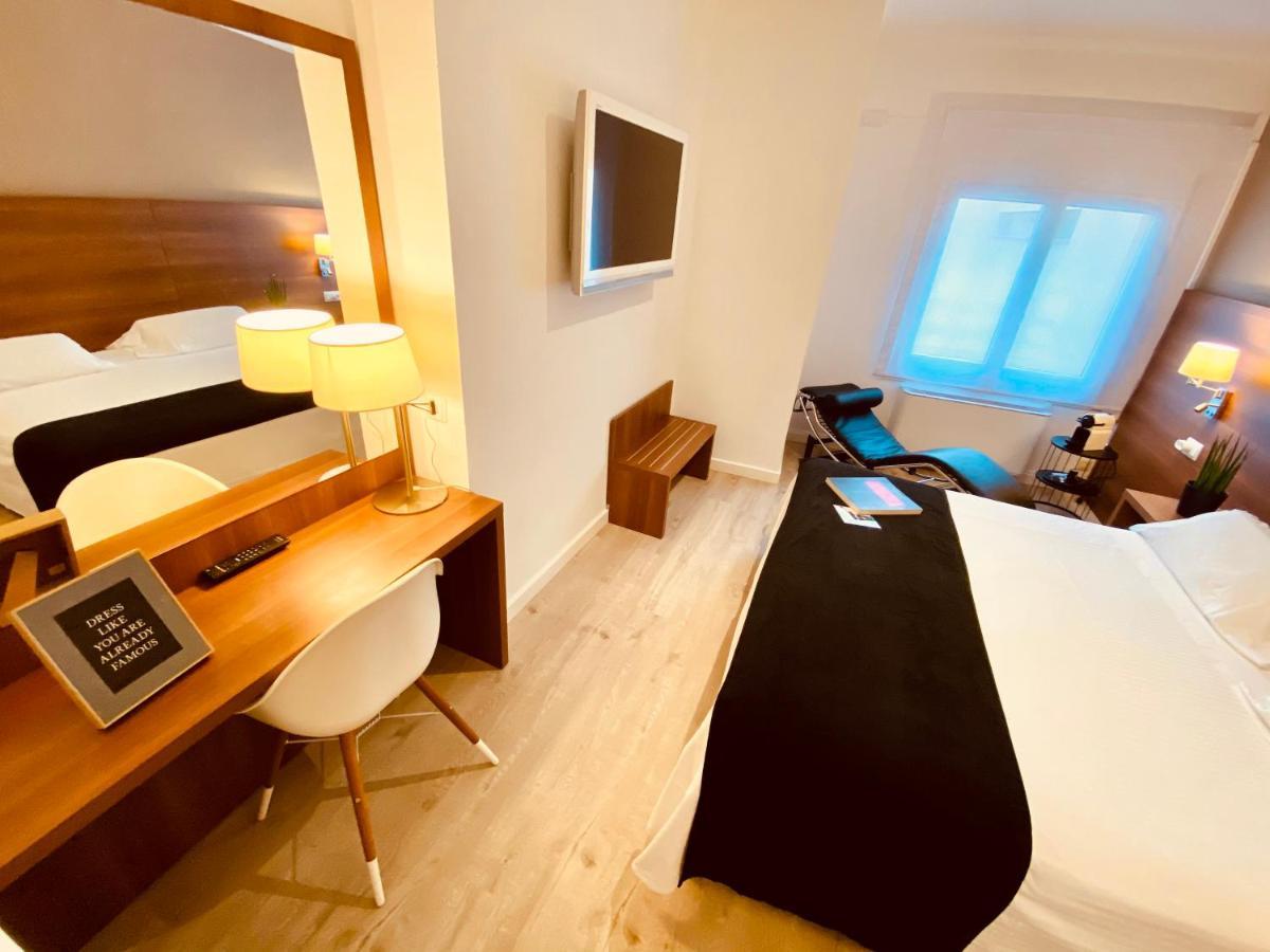Hotel Carbonell Лянса Екстер'єр фото