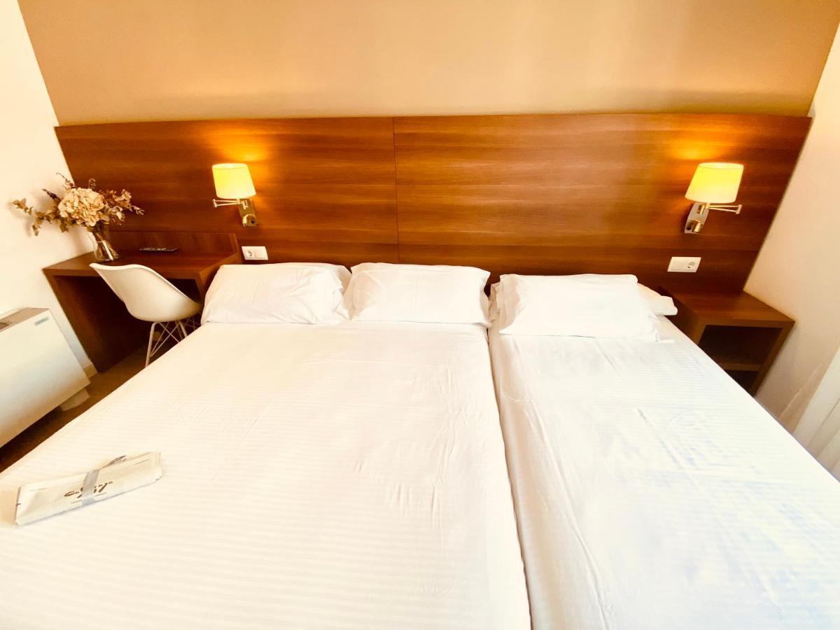 Hotel Carbonell Лянса Екстер'єр фото