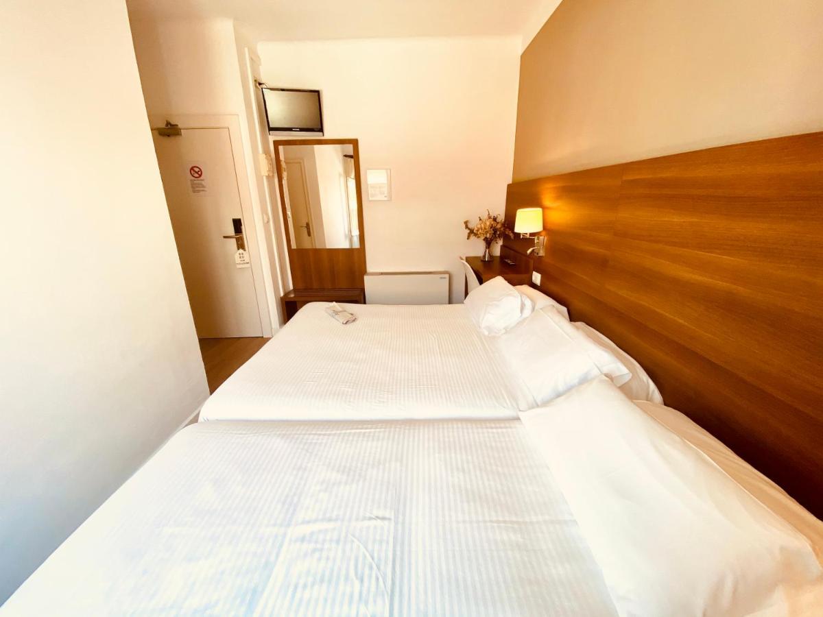Hotel Carbonell Лянса Екстер'єр фото
