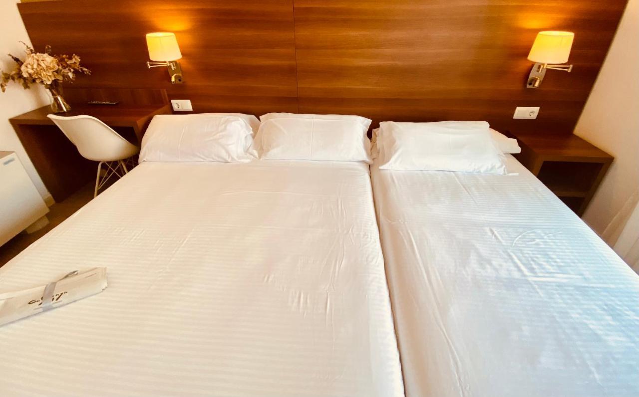 Hotel Carbonell Лянса Екстер'єр фото