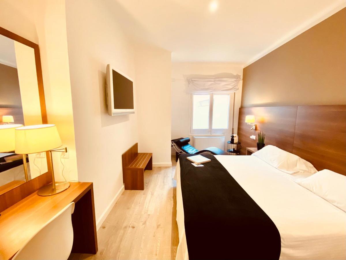 Hotel Carbonell Лянса Екстер'єр фото