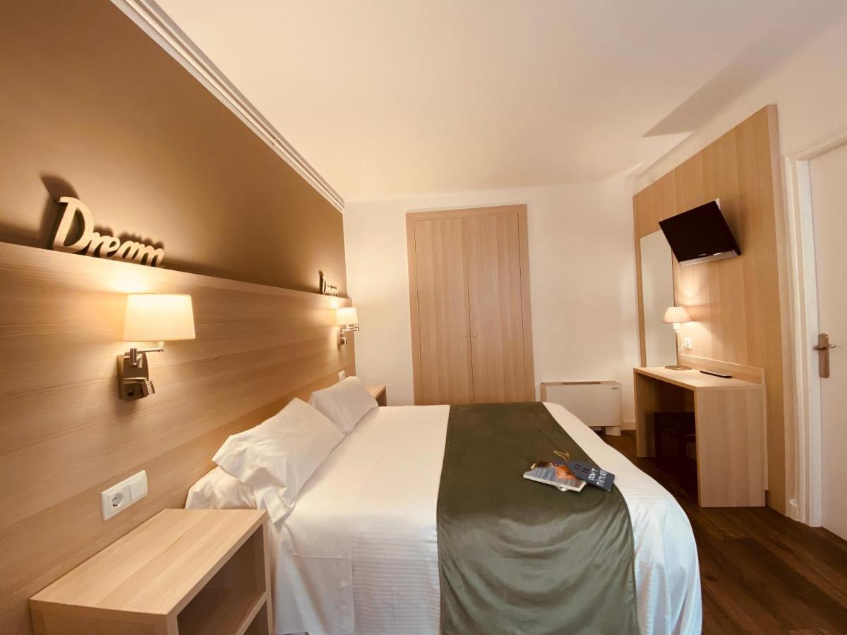 Hotel Carbonell Лянса Екстер'єр фото
