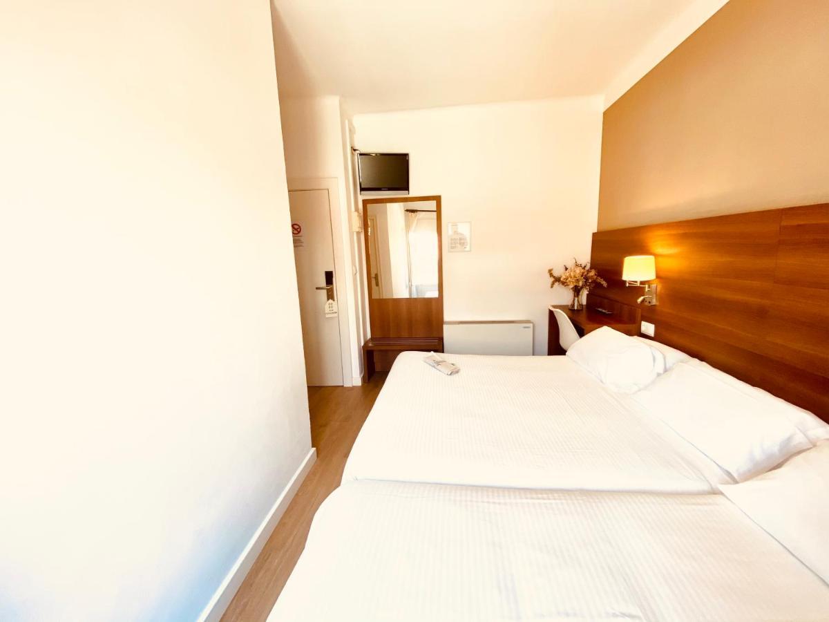 Hotel Carbonell Лянса Екстер'єр фото