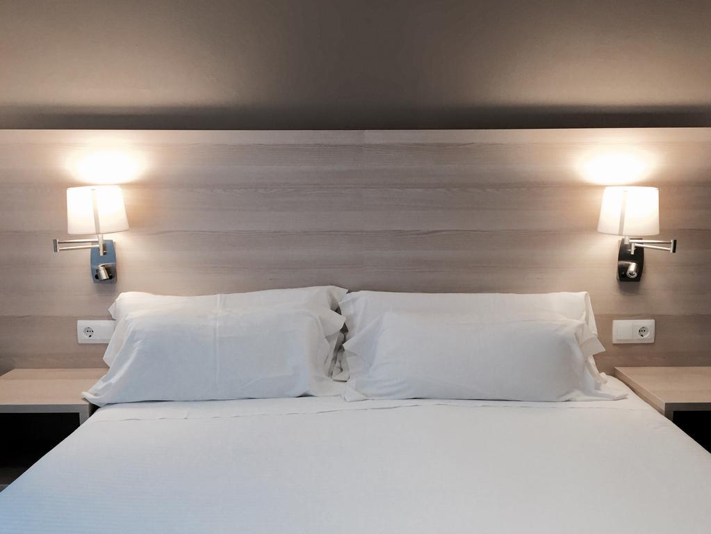 Hotel Carbonell Лянса Екстер'єр фото