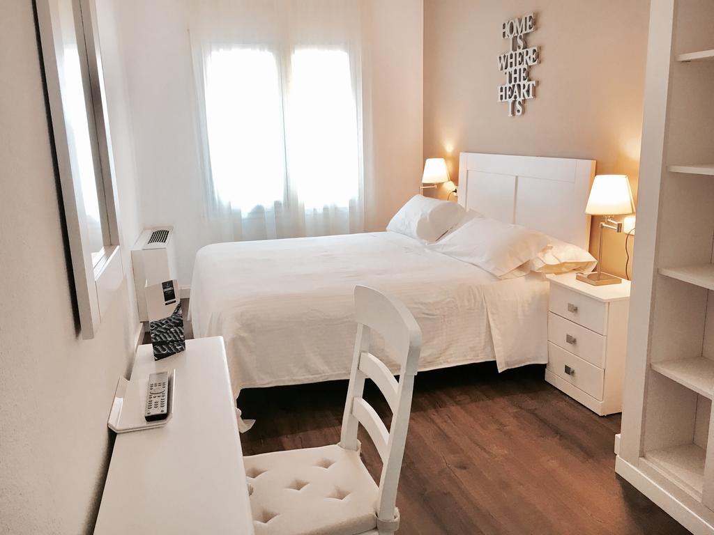 Hotel Carbonell Лянса Екстер'єр фото